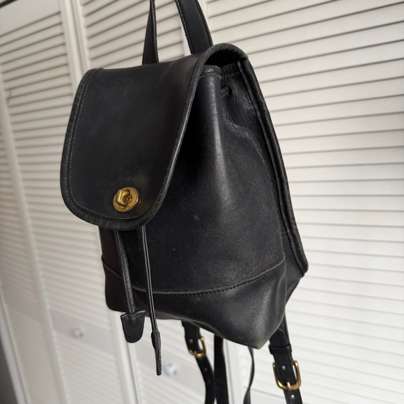 Vintage Coach Daypack 9960 Small Black Leather Drawstring Backpack - Picture 2 of 11